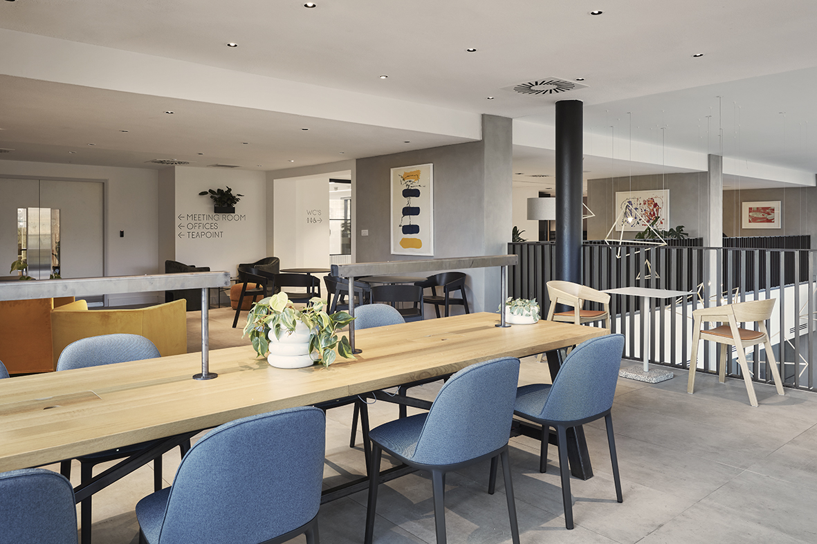 1 Person Coworking Space at 2 Fitzalan Road, Cardiff | Office Hub