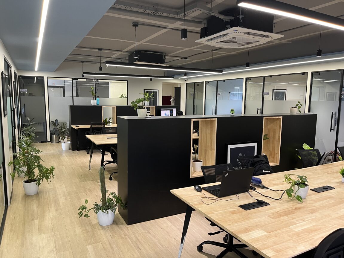 1 Person Coworking Desk