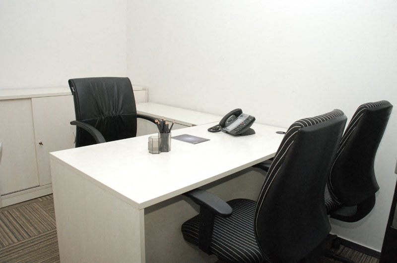 4 Person Coworking Desk