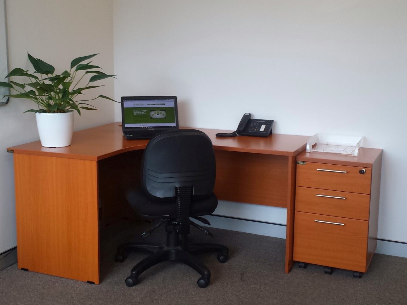 4 Person Private Office