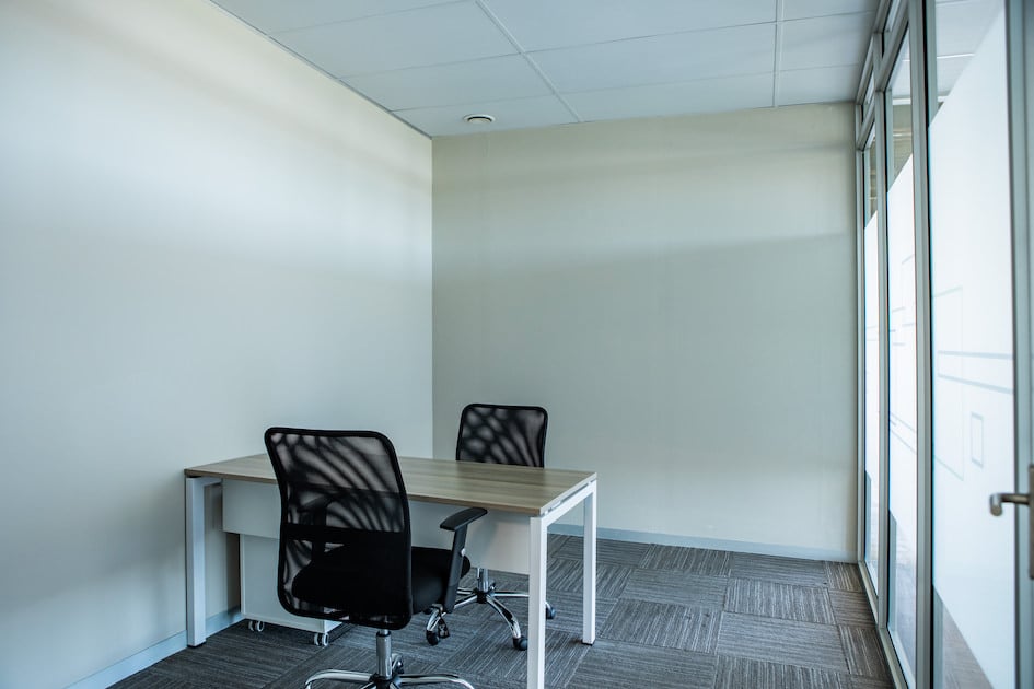 10 Person Private Office