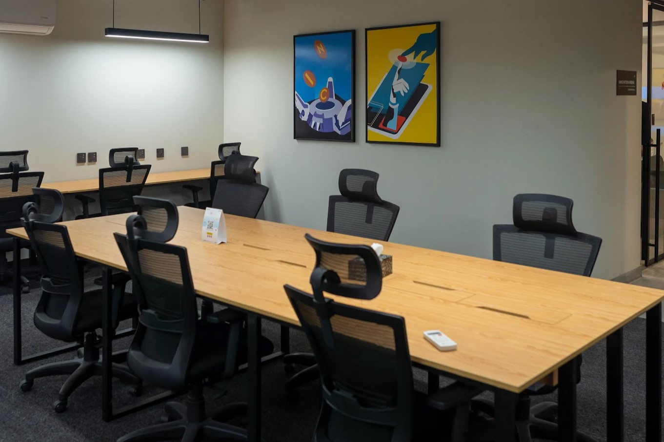 6 Person Coworking Desk