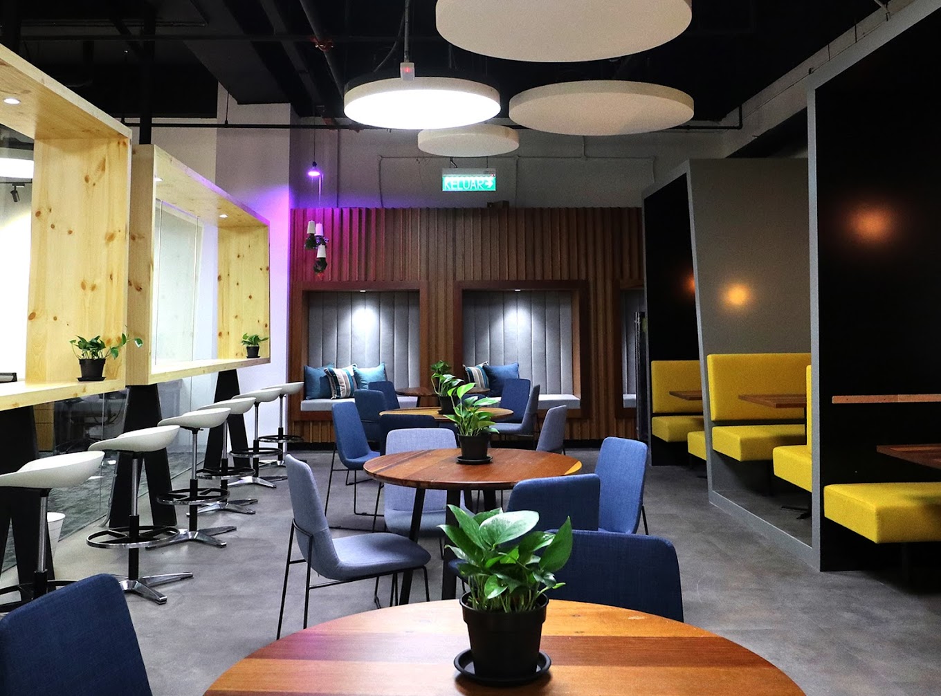 1 Person Coworking Desk