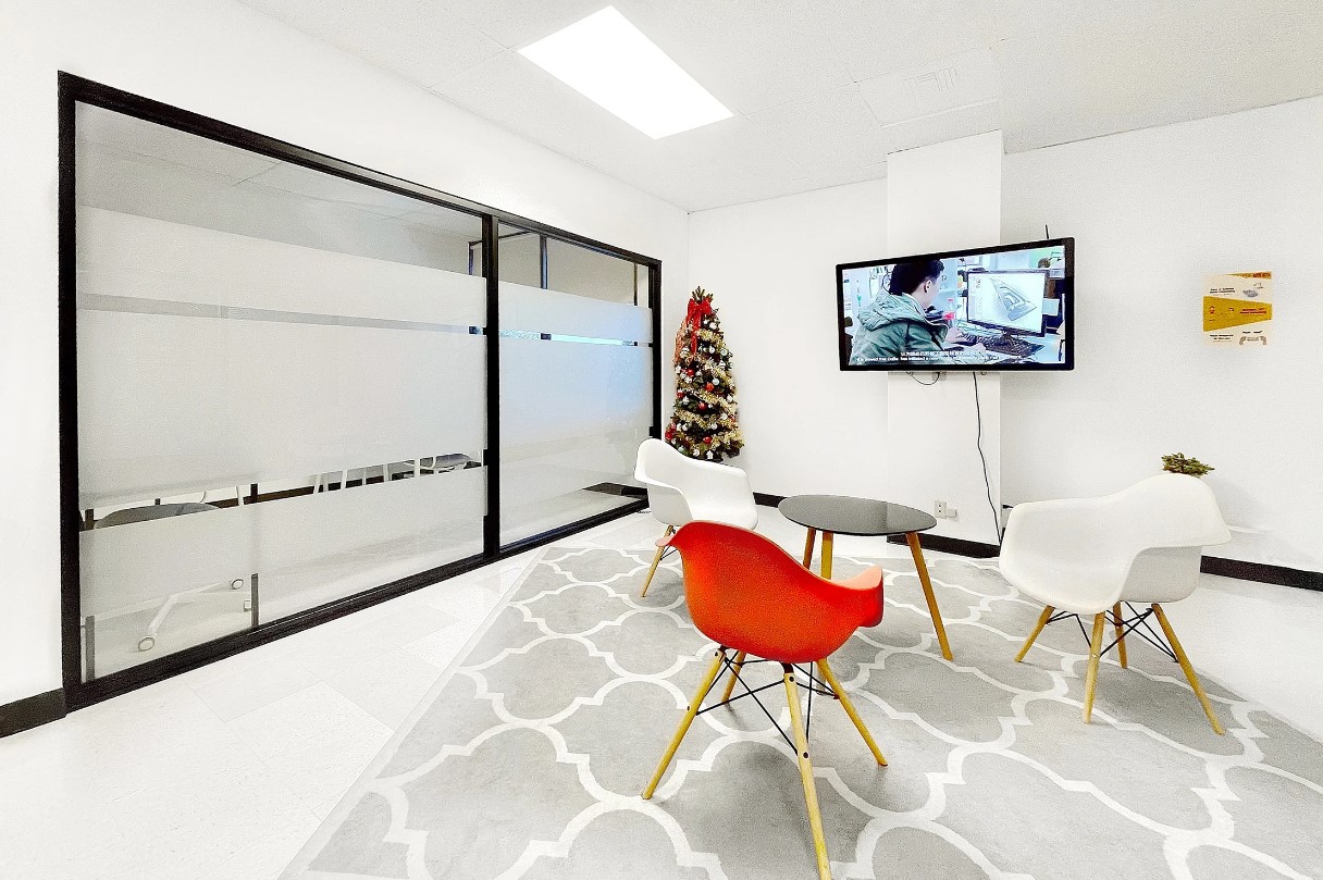 1 Person Shared Office