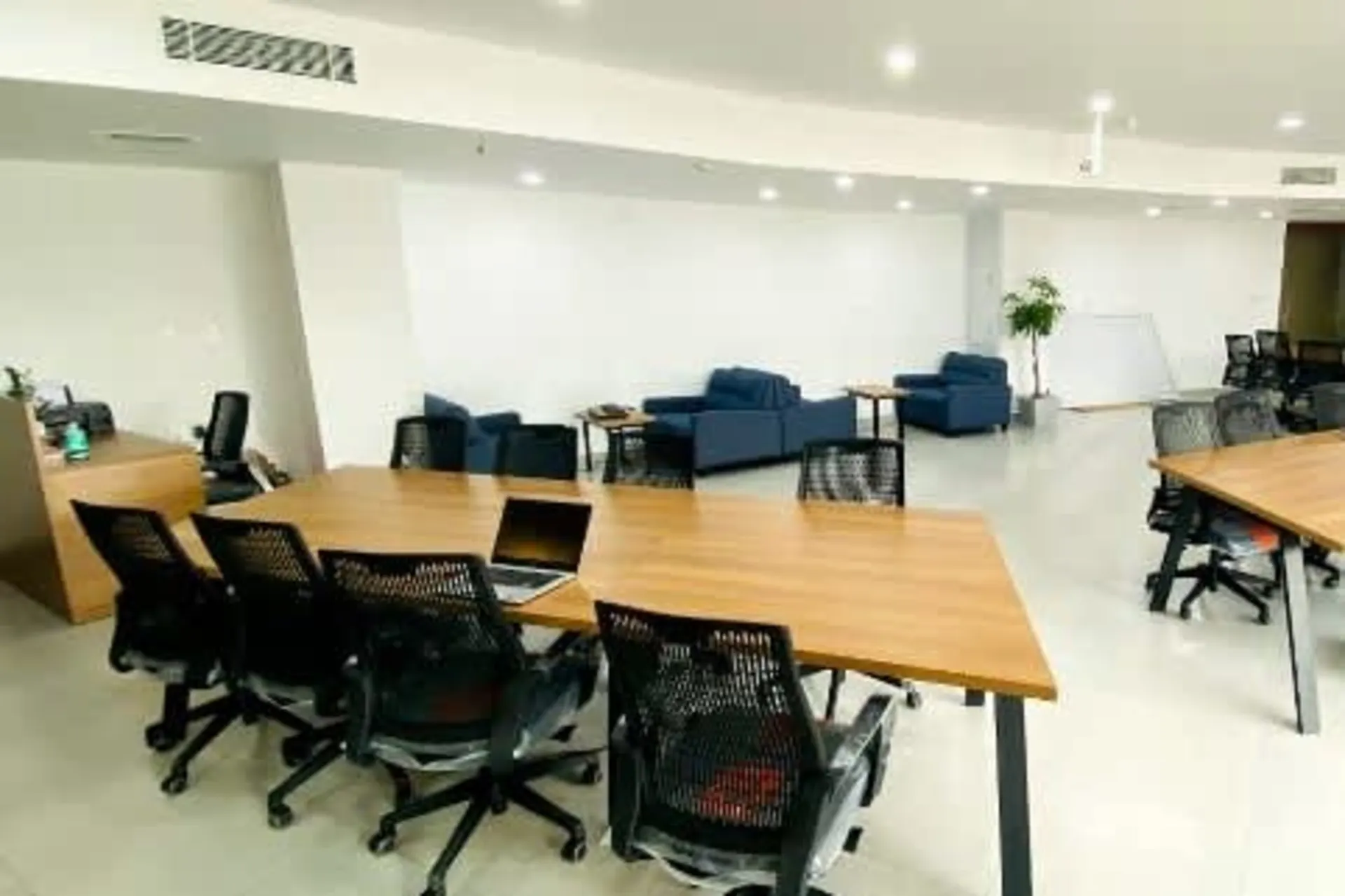 7 Person Coworking Space at Singjamei Rd Nameirakpam Leikai ...