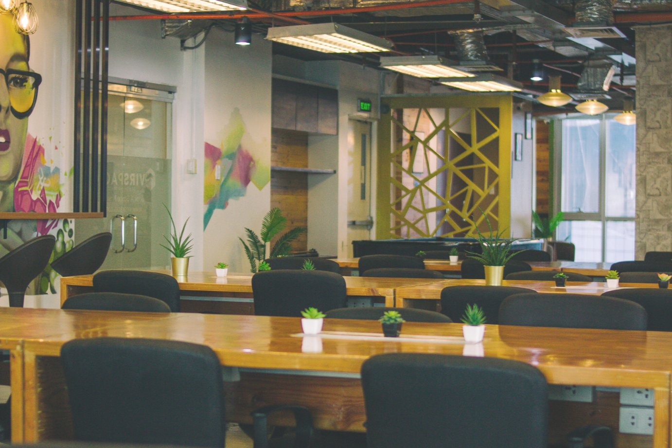 4 Person Coworking Desk