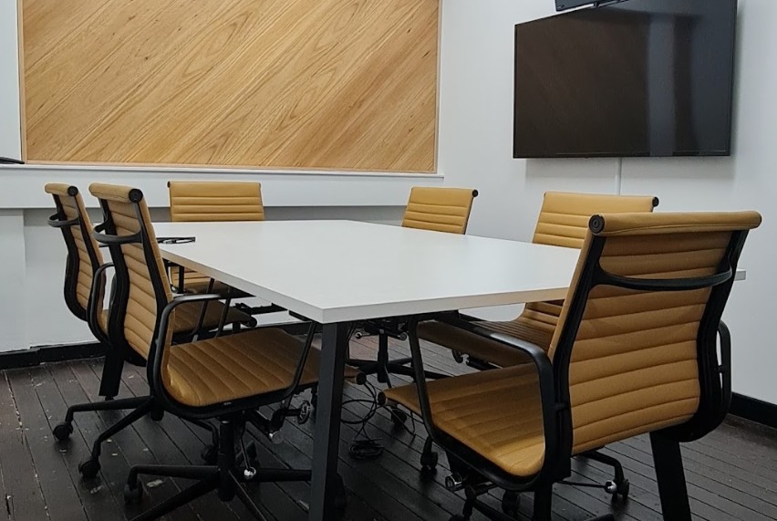 6 Person Coworking Desk