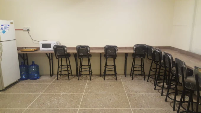 6 Person Coworking Desk