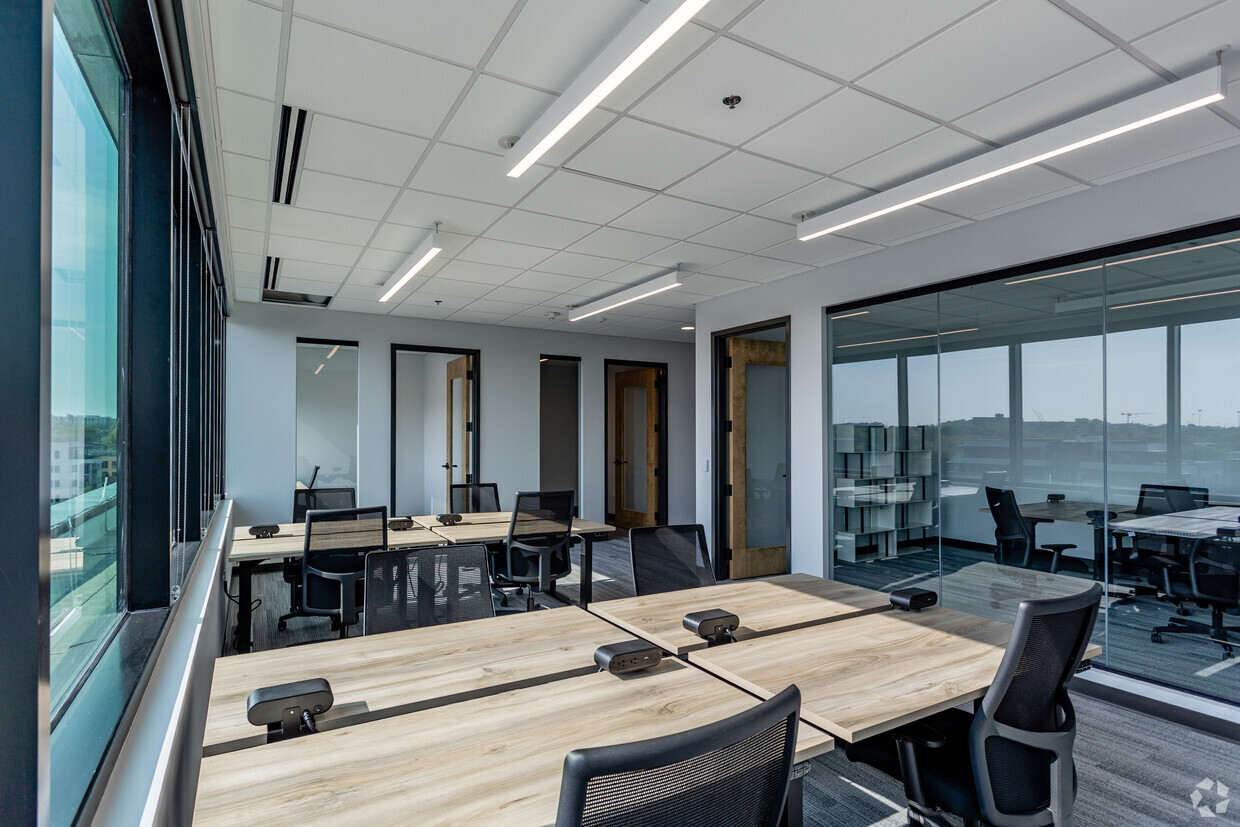 1 Person Coworking Desk