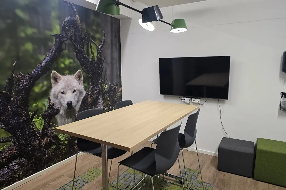 6 Person Coworking Desk