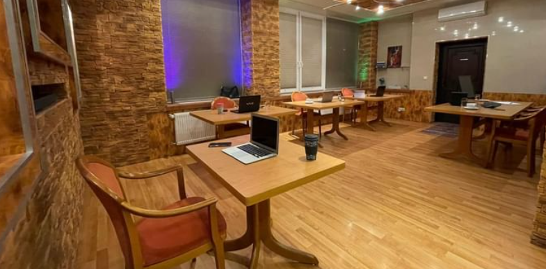 7 Person Coworking Desk