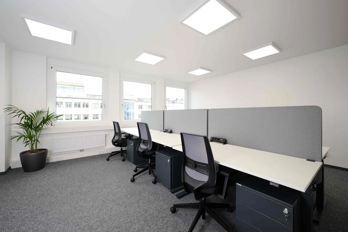 4 Person Coworking Desk