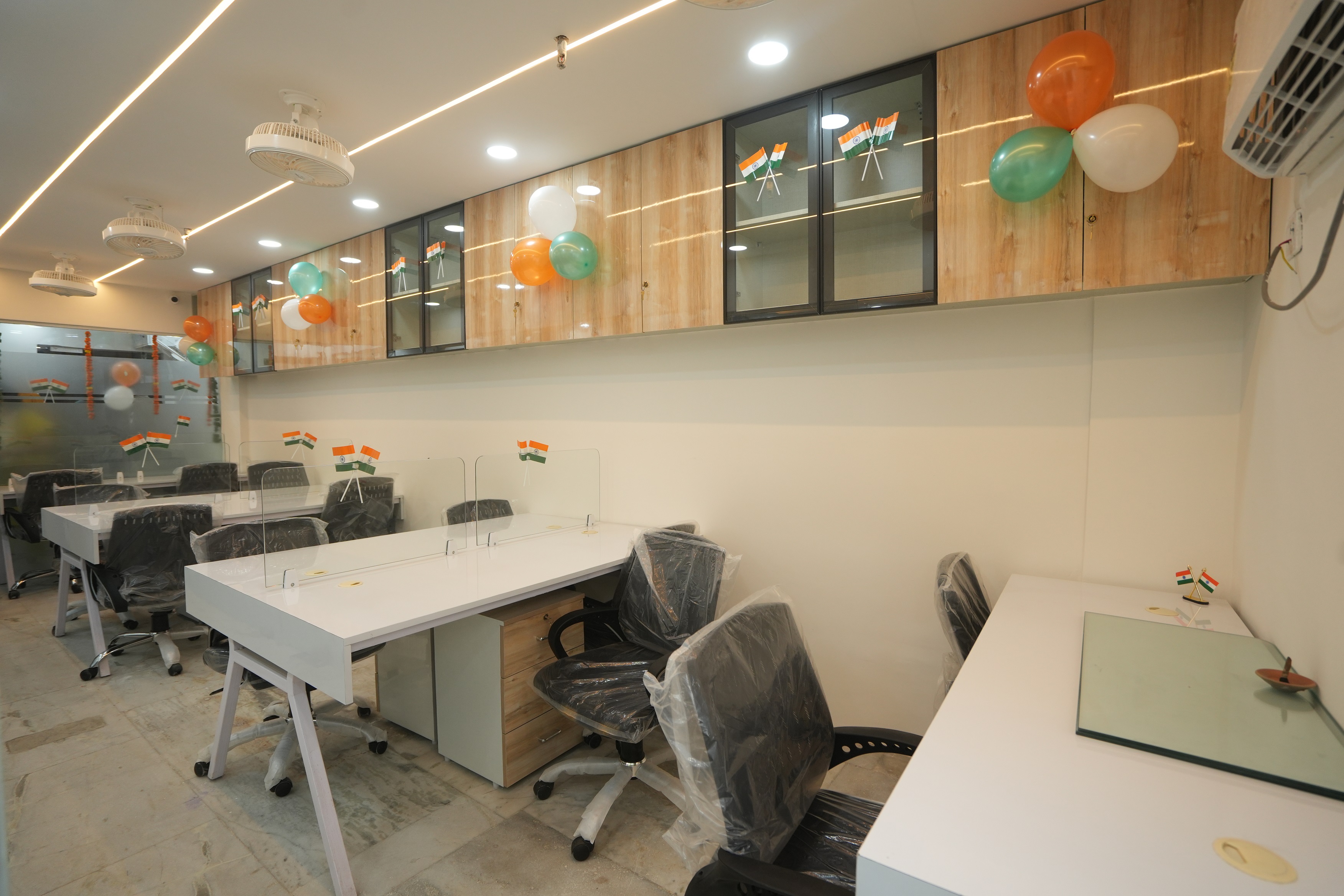 7 Person Coworking Space at 27/5 मथुरा मार्ग Azad Colony Sector 15 A ...