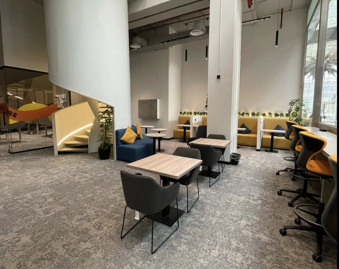 10 Person Coworking Space at Prince Sultan Rd As Salamah, Jeddah ...