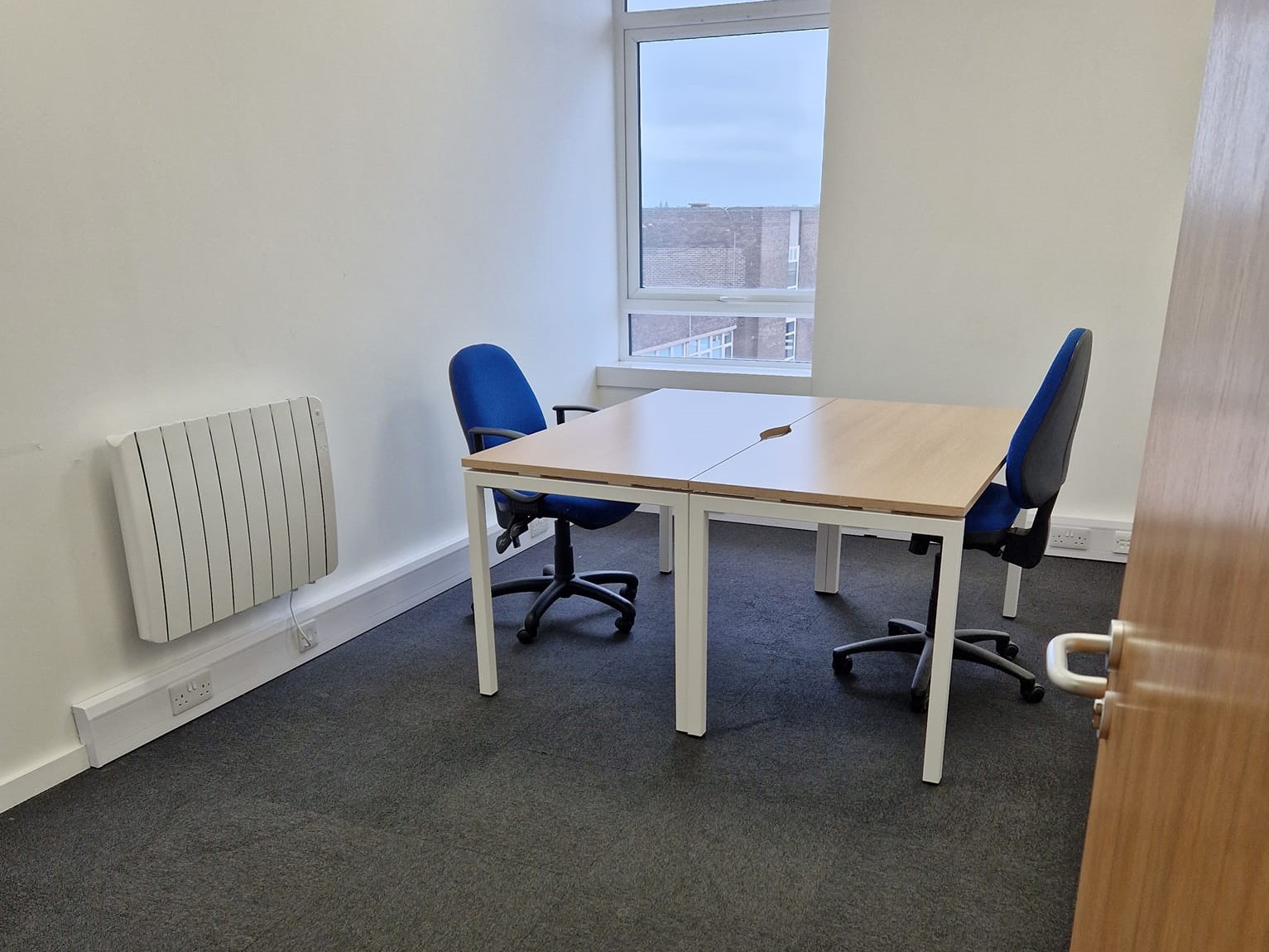 5 Person Coworking Desk