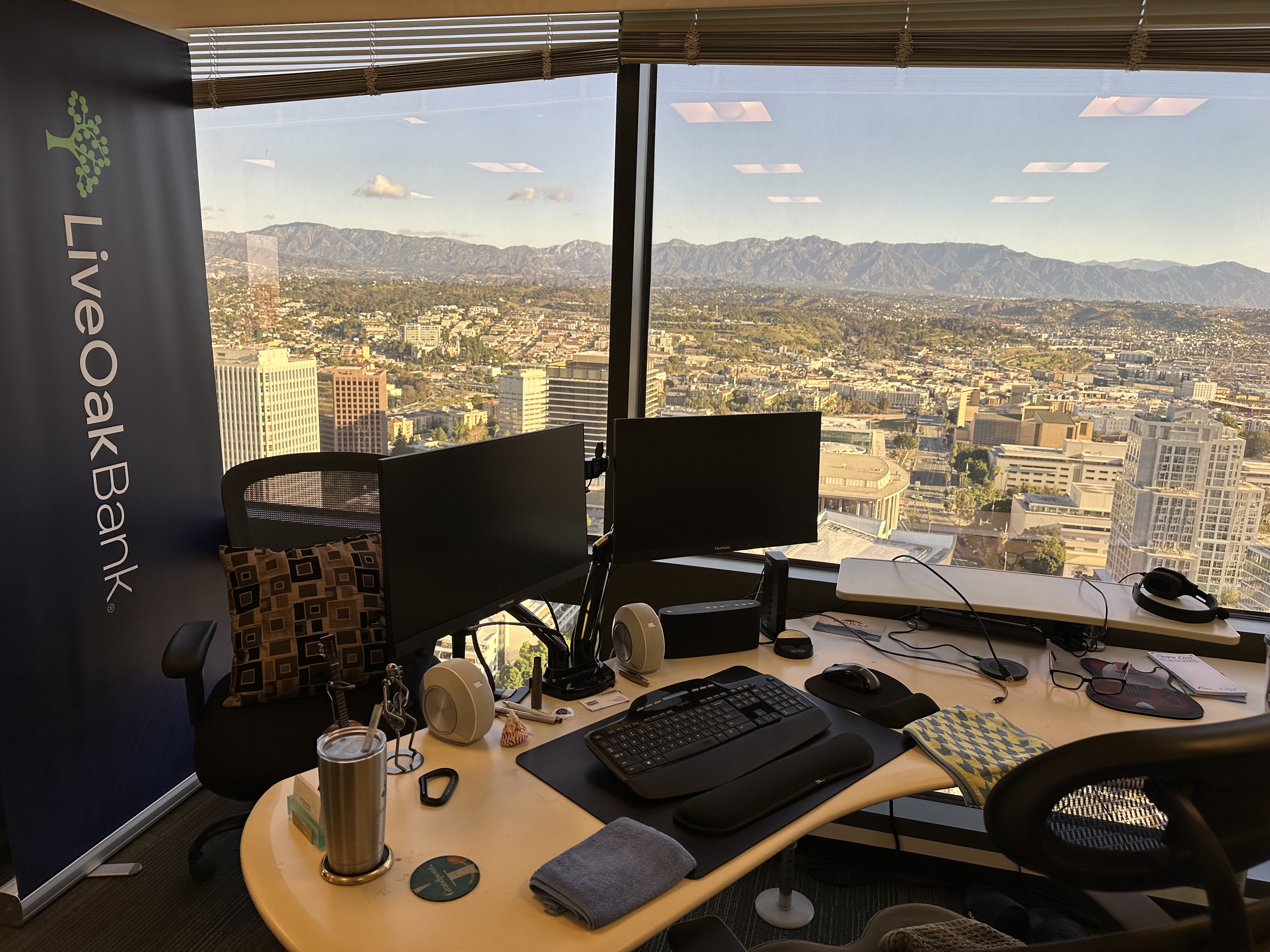 1 Person Coworking Space at 333 South Grand Avenue, Los Angeles ...