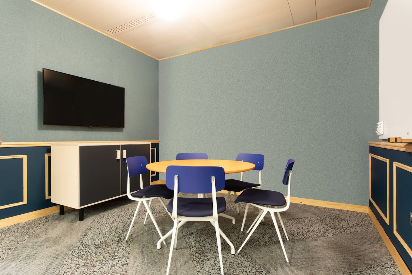 4 Person Coworking Desk