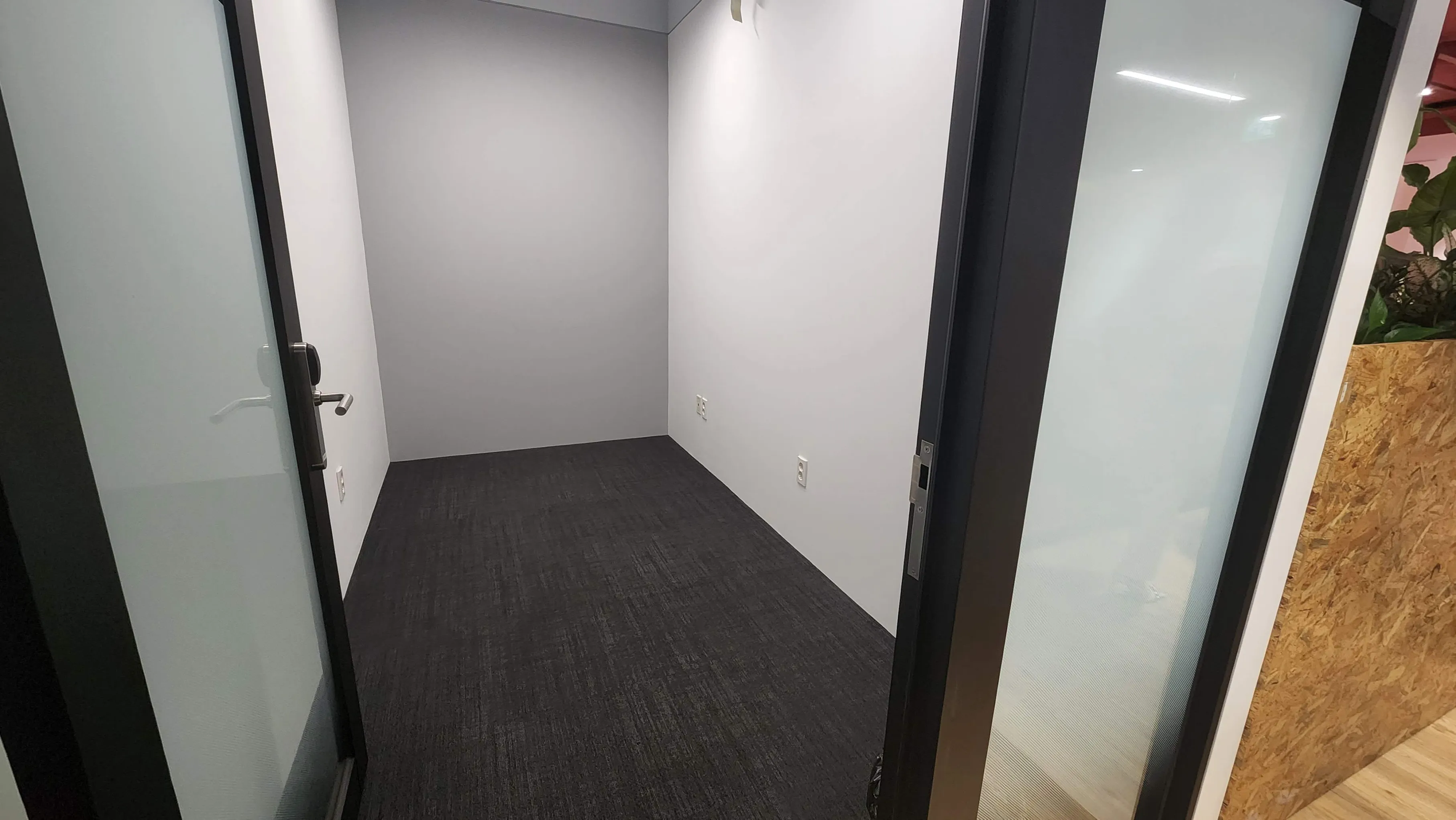 4 Person Coworking Desk