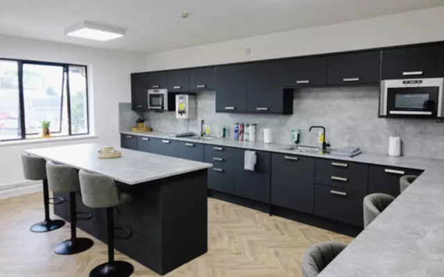 10 Person Private Office